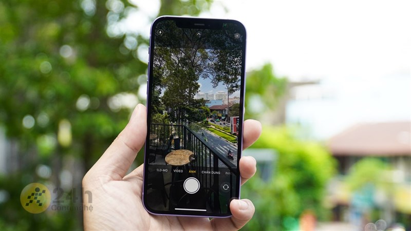 Ảnh chụp từ camera sau iPhone 12.