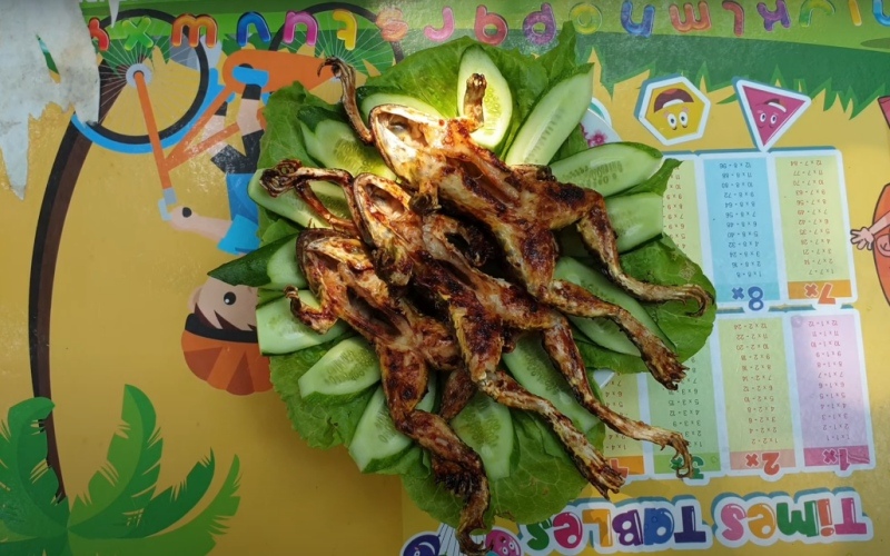 How to make grilled frog with honey, delicious and fragrant in the kitchen