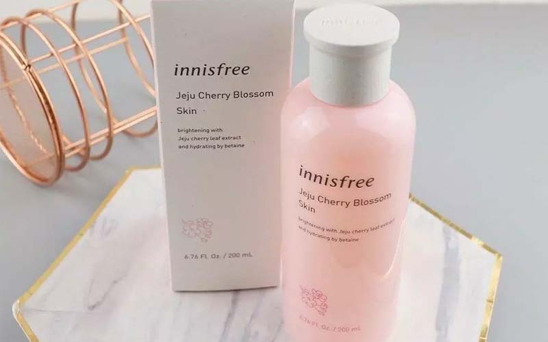 Nước cân bằng dưỡng ẩm sáng da Innisfree Jeju Cherry Blossom Skin