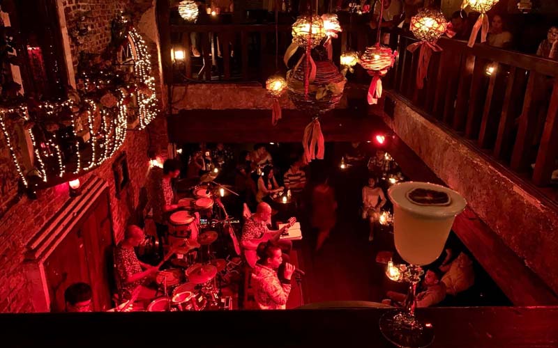 10 Quán Cocktail Bar Chill Nhẹ Ở Sài Gòn Sầm Uất Giá Bình Dân