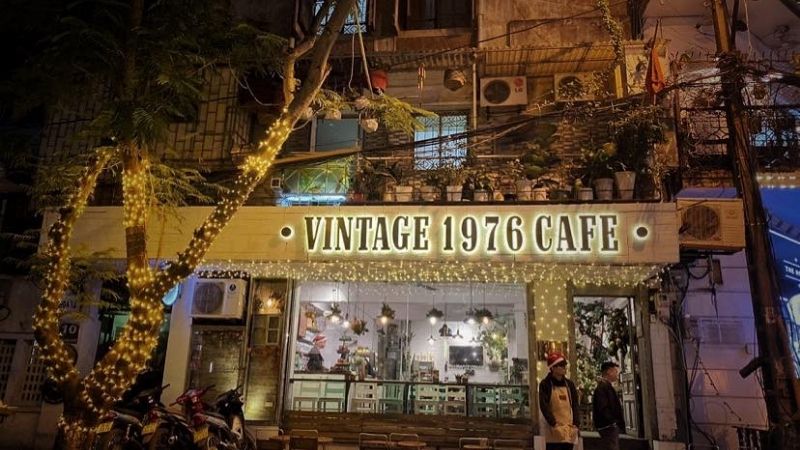 Vintage 1976 Cafe