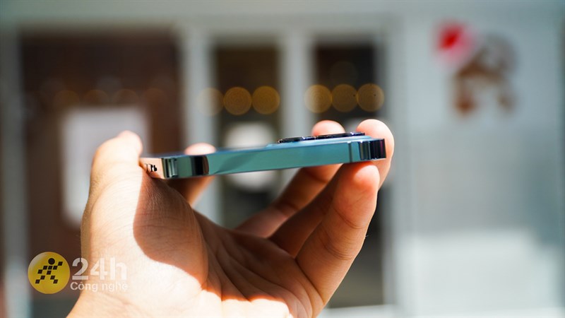 Cạnh trên của iPhone 12 Pro Max Cạnh trên của iPhone 12 Pro Max