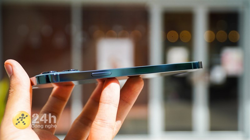 Cạnh phải của iPhone 12 Pro Max Cạnh phải của iPhone 12 Pro Max