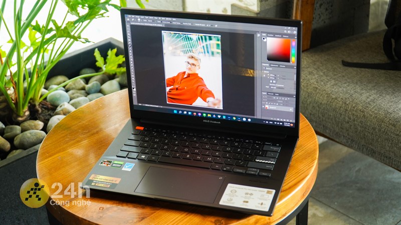 Màn hình ASUS VivoBook Pro 14x OLED M7400QC đạt độ phủ màu 100% DCI-P3, 133% dải màu sRGB.