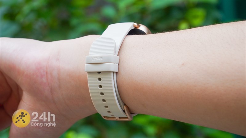 Dây đeo Amazfit GTS 3 được làm từ chất liệu silicone mềm mại