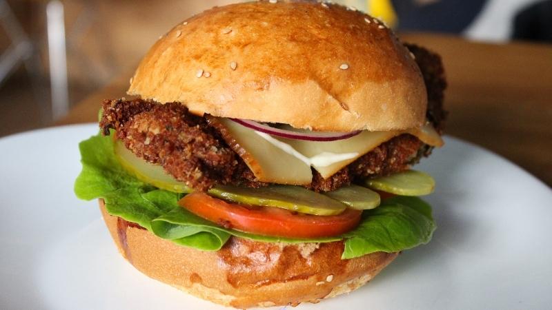 Lượng calo hamburger nhiều có thể gây béo phì