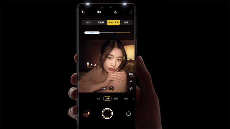 Bộ đôi đèn flash hỗ trợ selfie trên Vivo V23 5G. Nguồn: MyPerfectPick