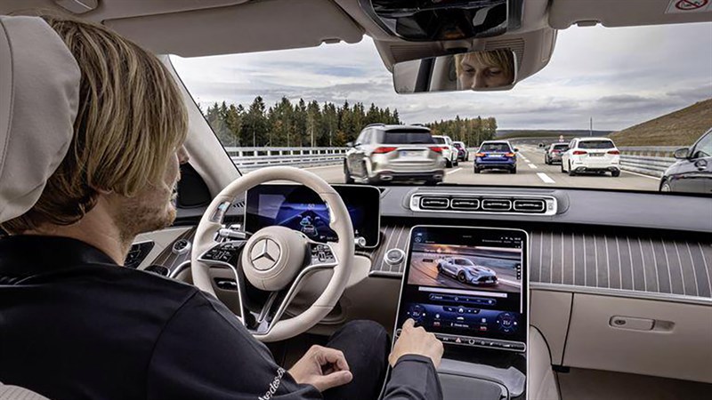 Chế độ tự lái trên dòng xe Mercedes Benz