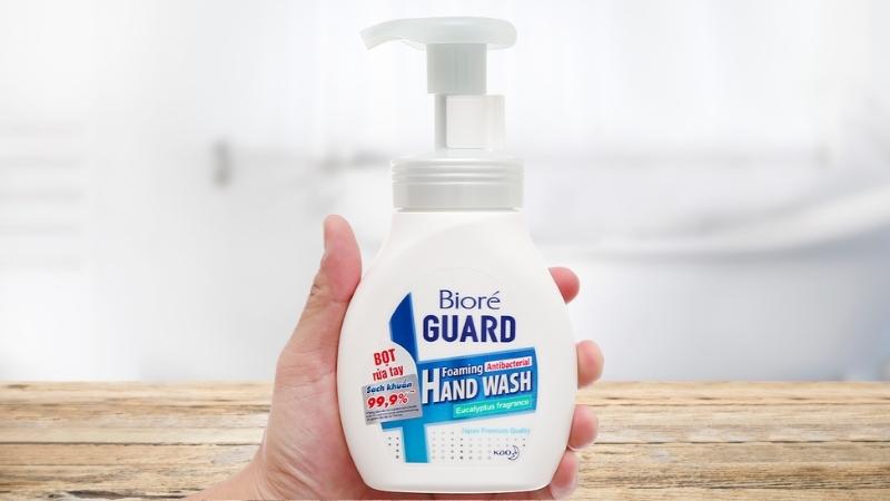 Làm cách nào để phân biệt bọt rửa tay kháng khuẩn Bioré Guard hương khuynh diệp thật giả Làm cách nào để phân biệt bọt rửa tay kháng khuẩn Bioré Guard hương khuynh diệp thật giả