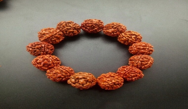 Vòng hạt kim cang là gì? Vì sao lại có giá đắt như thế?