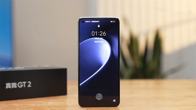 Realme GT 2 vẫn sử dụng thiết kế đục lỗ quen thuộc
