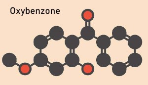 Vì sao Oxybenzone là thành phần gây tranh cãi trong kem chống nắng?