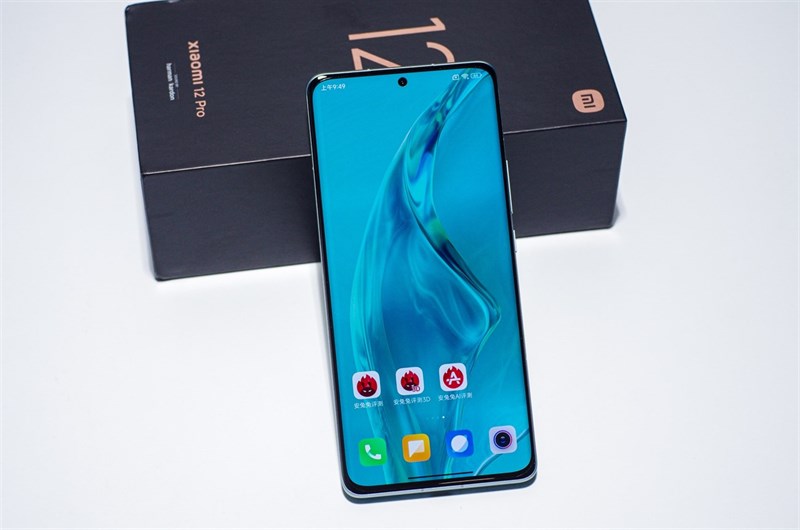 Mặt trước Xiaomi 12 Pro