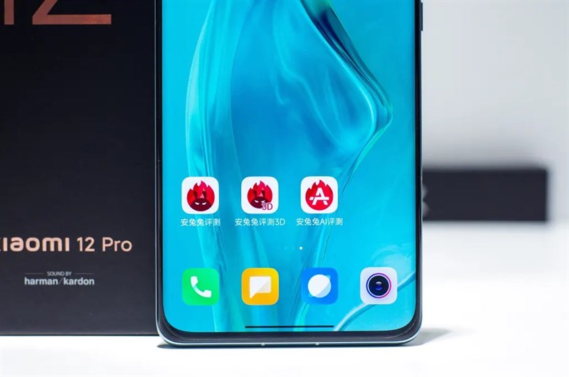 Xiaomi 12 Pro màn hình cong