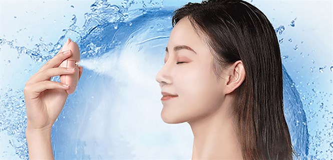 Máy xịt khoáng nano có tốt không? Tác dụng của xịt khoáng đối với da mặt