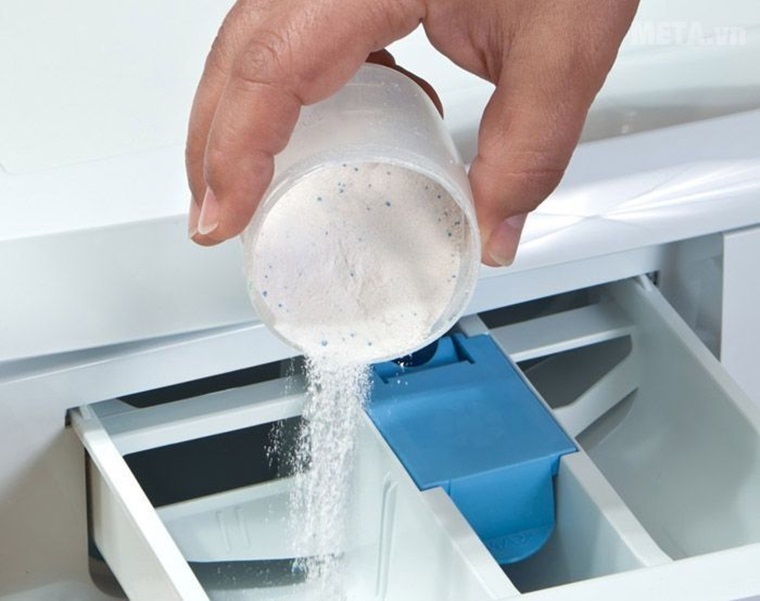 Add detergent (or laundry detergent) into the machine