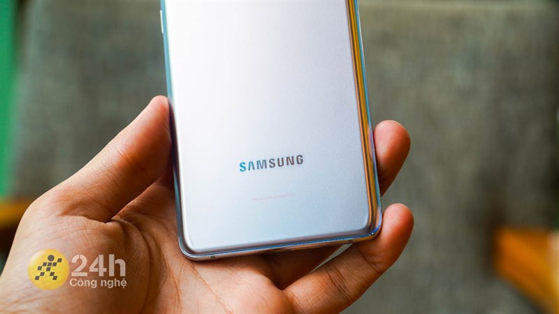 Đánh giá Galaxy S21 Ultra nhận được nhiều lời khen ngợi từ cả giới chuyên môn và người dùng. Với màn hình siêu nét, camera đỉnh cao và tính năng thông minh, chiếc điện thoại này đúng là một trong những lựa chọn hàng đầu cho các tín đồ công nghệ. Hãy đặt trước ngay hôm nay để trở thành người đầu tiên sở hữu Galaxy S21 Ultra!
