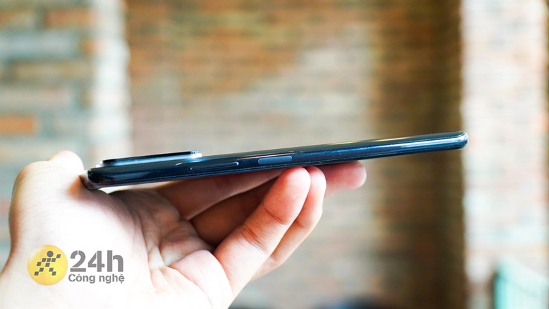 Cạnh phải của Xiaomi Redmi Note 10 Pro