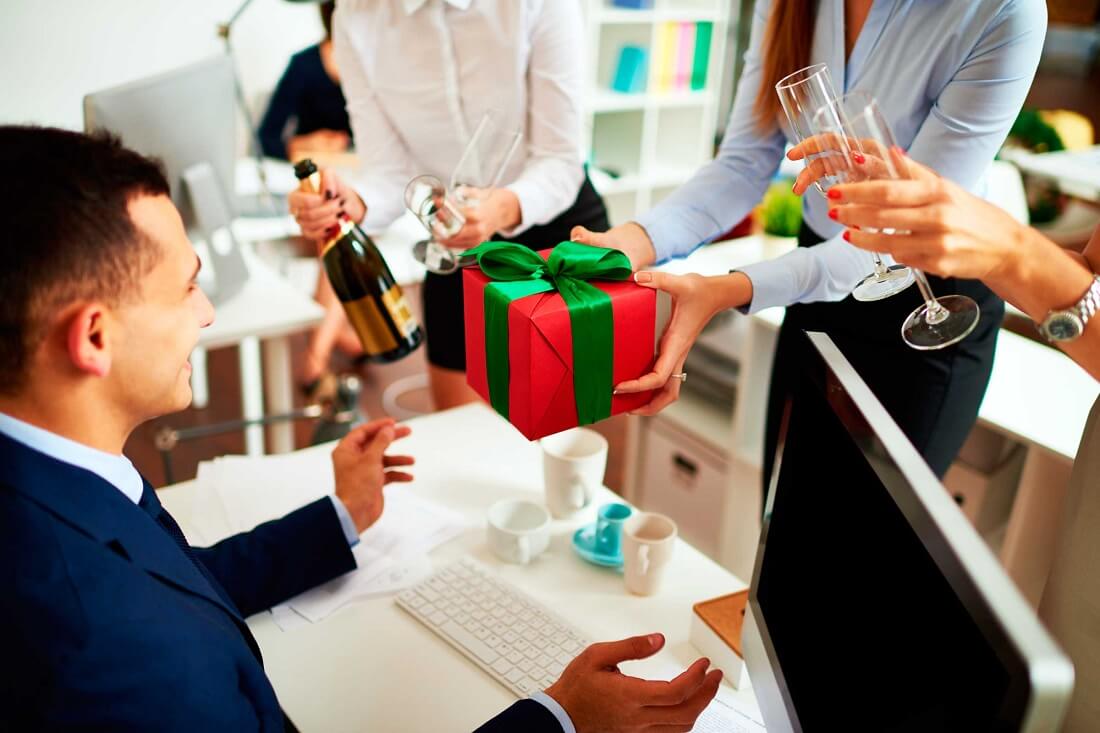 The meaning of giving Tet gifts to the boss