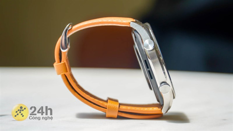 Cạnh phải của Xiaomi Watch S1 là nơi đặt 2 phím bấm vật lý và loa ngoài