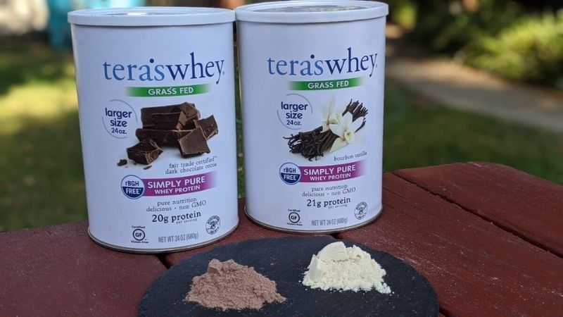 Tera's Whey Organic Bourbon Vanilla Whey protein chứa whey protein cô đặc hữu cơ và có hương vị vani hữu cơ và cỏ ngọt để tạo vị ngọt