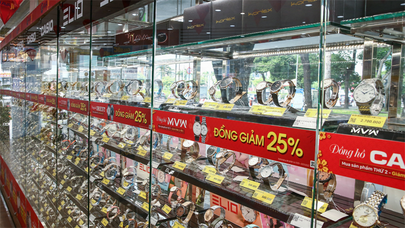 Đồng hồ cũng có đa dạng mẫu mã và thương hiệu cho khách hàng chọn mua Đồng hồ cũng có đa dạng mẫu mã và thương hiệu cho khách hàng chọn mua