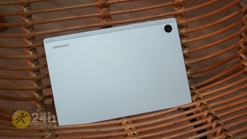 Samsung Galaxy Tab A8 (2022) được làm từ kim loại nguyên khối.