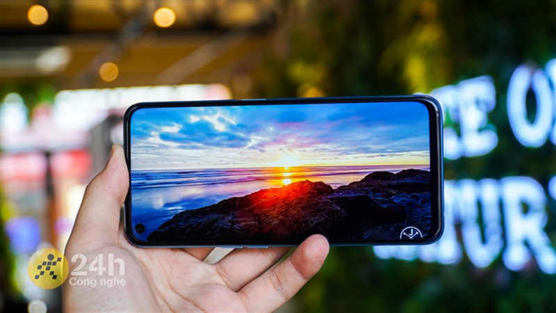 Màn hình của Realme 9i có thiết kế đục lỗ