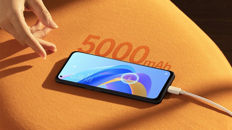 OPPO A36 được trang bị viên pin 5.000 mAh và sạc công suất 10 W