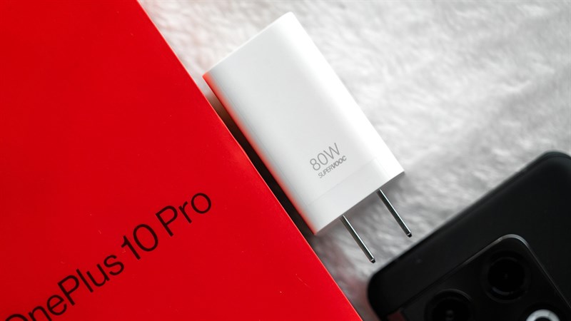 Củ sạc 80 W của OnePlus 10 Pro
