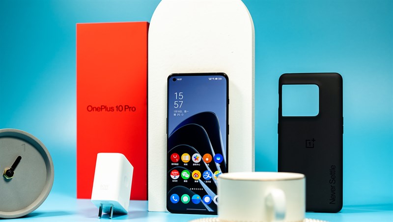 OnePlus trang bị cho người dùng đầy đủ phụ kiện khi mua OnePlus 10 Pro