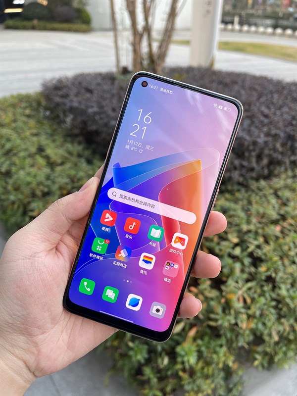 OPPO A96 5G có màn hình lớn và sắc nét