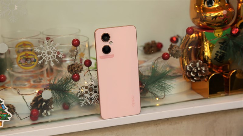 Mặt lưng của OPPO A96 5G có hiệu ứng chuyển sắc rất đẹp