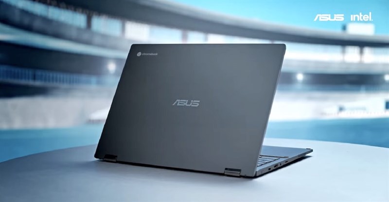 ASUS Chromebook Flip CX5 sở hữu kích thước khá lớn