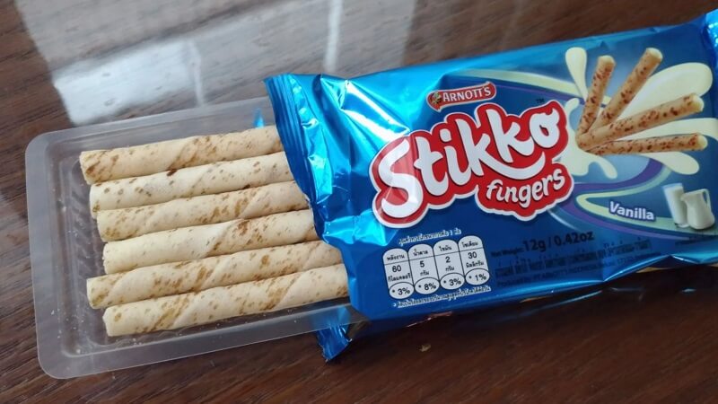 Bánh quế nhân kem vani Arnott's Stikko Fingers Vanilla