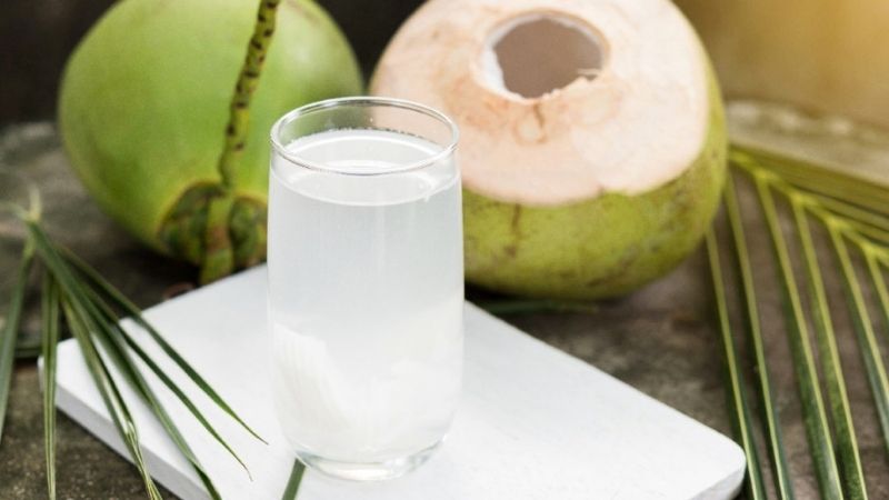 Một cốc (240 ml) nước dừa chứa khoảng 600 mg kali