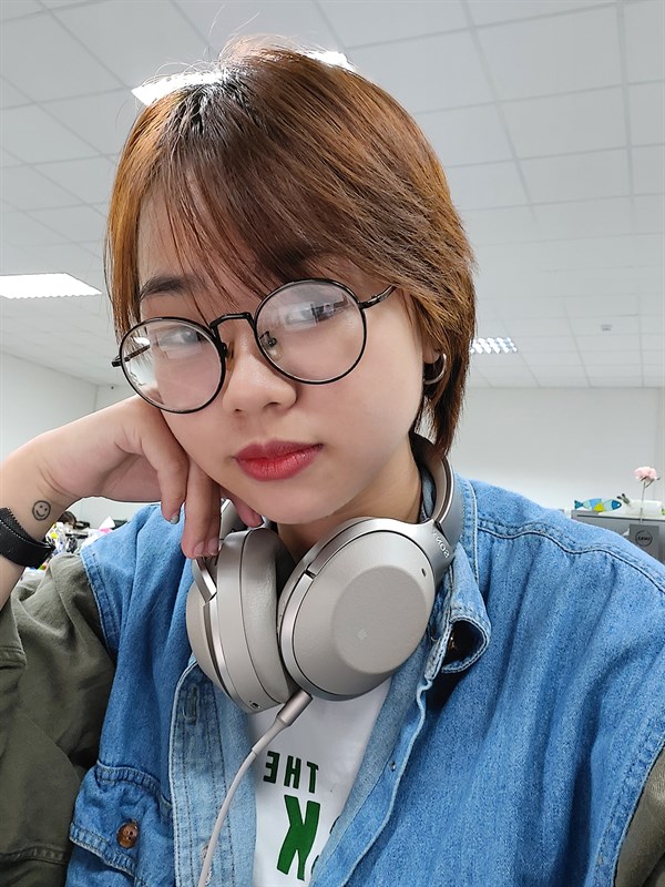 Ảnh chụp selfie bằng camera của Samsung Galaxy M51 trong điều kiện đủ sáng