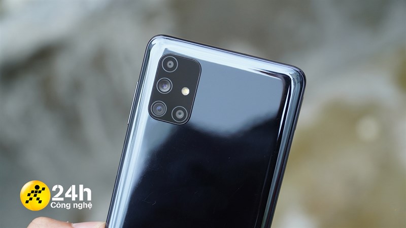 Cụm camera sau của Galaxy M51 không bị lồi lên