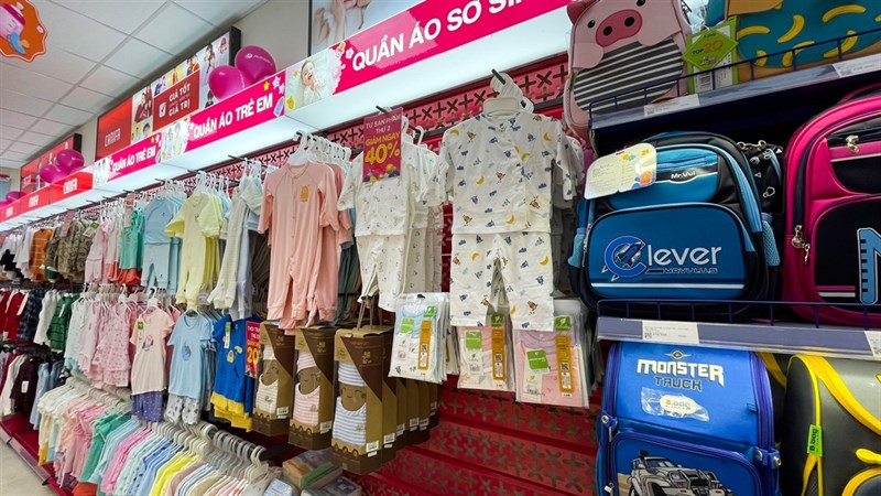 Không gian mua sắm quần áo sơ sinh tại AVAKids Không gian mua sắm quần áo sơ sinh tại AVAKids