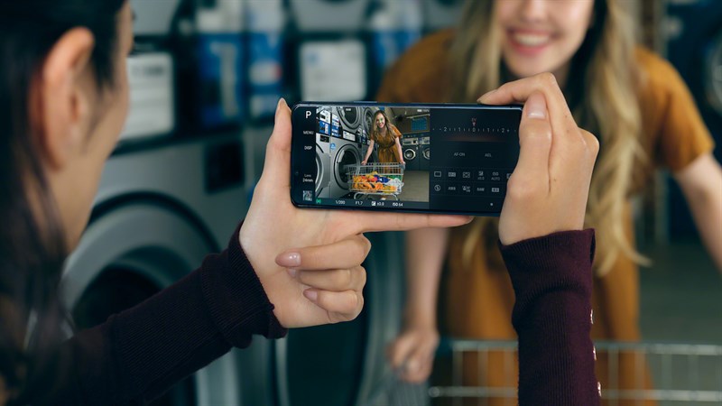 Sony Xperia 5 II được trang bị hệ thống 3 camera chuyên nghiệp