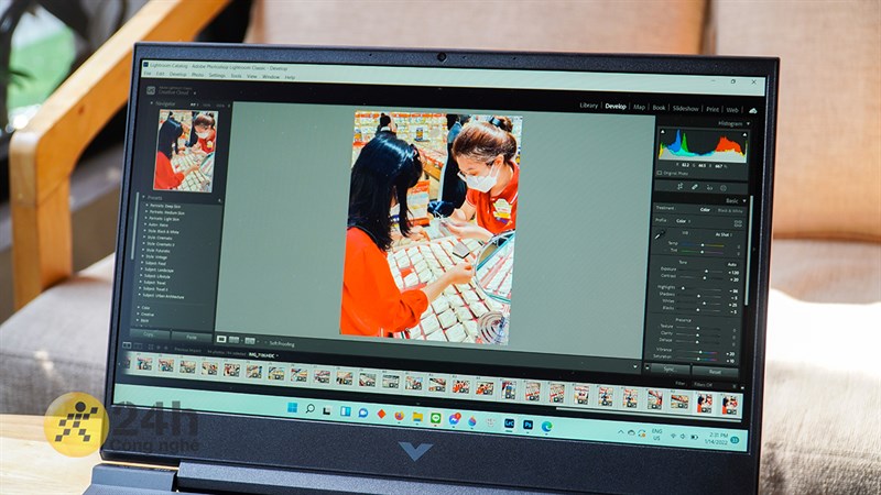 Khi chơi game hoặc làm việc với các tác vụ nặng như chỉnh sửa video, thiết kế đồ họa, mô hình 3D,… thì thường laptop sẽ có nhiệt độ khá cao và sẽ gây ảnh hưởng đến hiệu năng. Khi chơi game hoặc làm việc với các tác vụ nặng như chỉnh sửa video, thiết kế đồ họa, mô hình 3D,… thì thường laptop sẽ có nhiệt độ khá cao và sẽ gây ảnh hưởng đến hiệu năng.