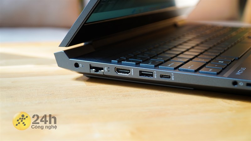 Cạnh trái của HP Gaming VICTUS 16 e0170AX R7. Cạnh trái của HP Gaming VICTUS 16 e0170AX R7.
