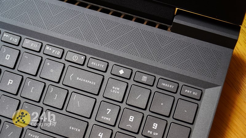 Bàn phím của HP Gaming VICTUS 16 e0170AX R7 khá độc đáo với vị trí nút nguồn lạ. Bàn phím của HP Gaming VICTUS 16 e0170AX R7 khá độc đáo với vị trí nút nguồn lạ.