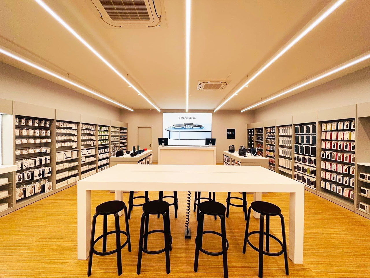 TopZone tưng bừng khai trương APR đầu tiên tại Hà Nội TopZone tưng bừng khai trương APR đầu tiên tại Hà Nội
