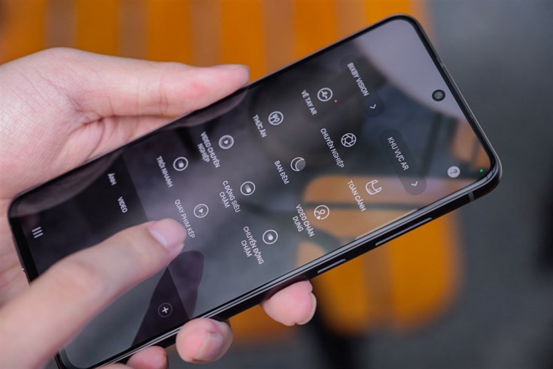 Tính năng Dual Recording trên Galaxy S21 FE 5G thực sự rất thú vị. Nguồn: Samsung.