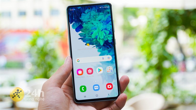 Samsung Galaxy S20 FE có màn hình đục lỗ chứa camera selfie
