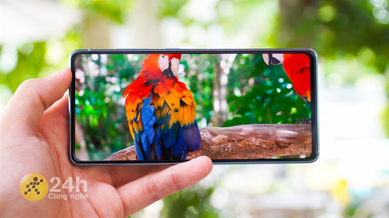 Màn hình của Samsung Galaxy S20 FE cho chất lượng hiển thị tốt