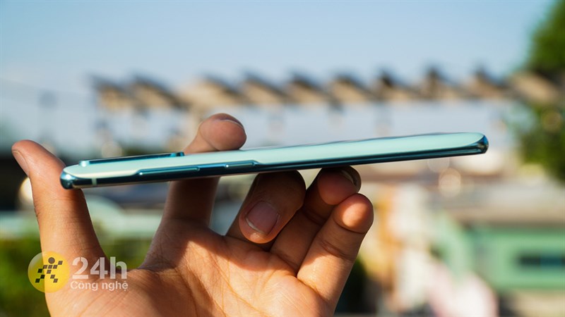 Cạnh phải của Samsung Galaxy S20 FE