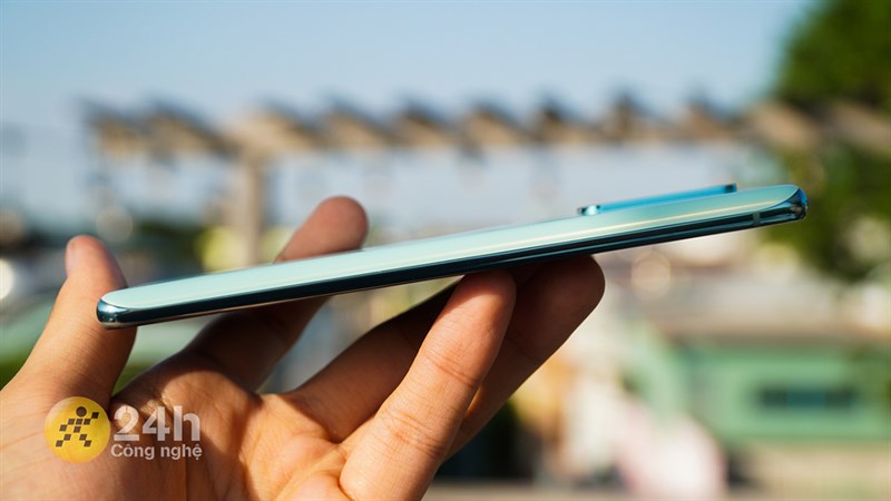 Cạnh trái của Samsung Galaxy S20 FE
