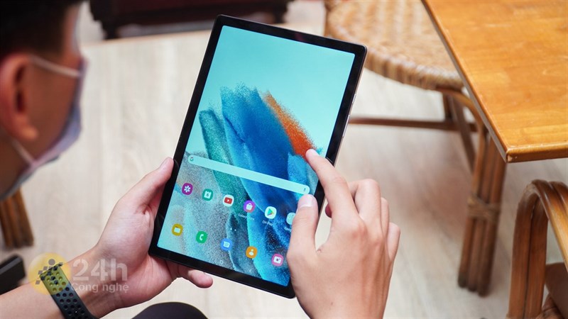 Galaxy Tab A8 (2022) được trang bị màn hình kích thước 10.5 inch độ phân giải Full HD+. Galaxy Tab A8 (2022) được trang bị màn hình kích thước 10.5 inch độ phân giải Full HD+.